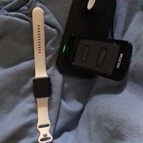 Apple Watch Series 1 with dual charger for both iPhones, Apple Watches like new! - Picture 3 of 4